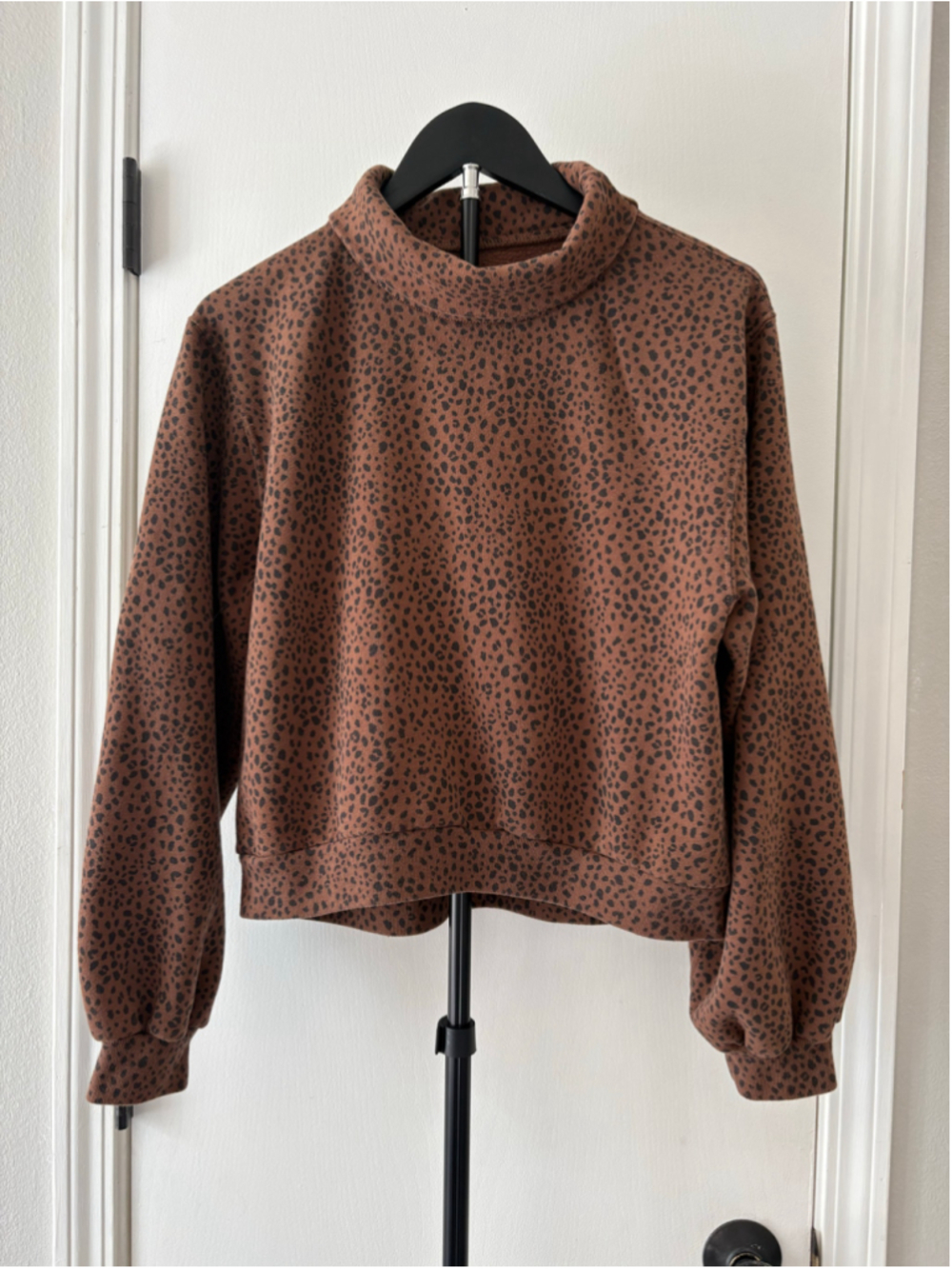Abercrombie & Fitch Soft A&F Leopard Print Mini Mockneck Sweatshirt Small